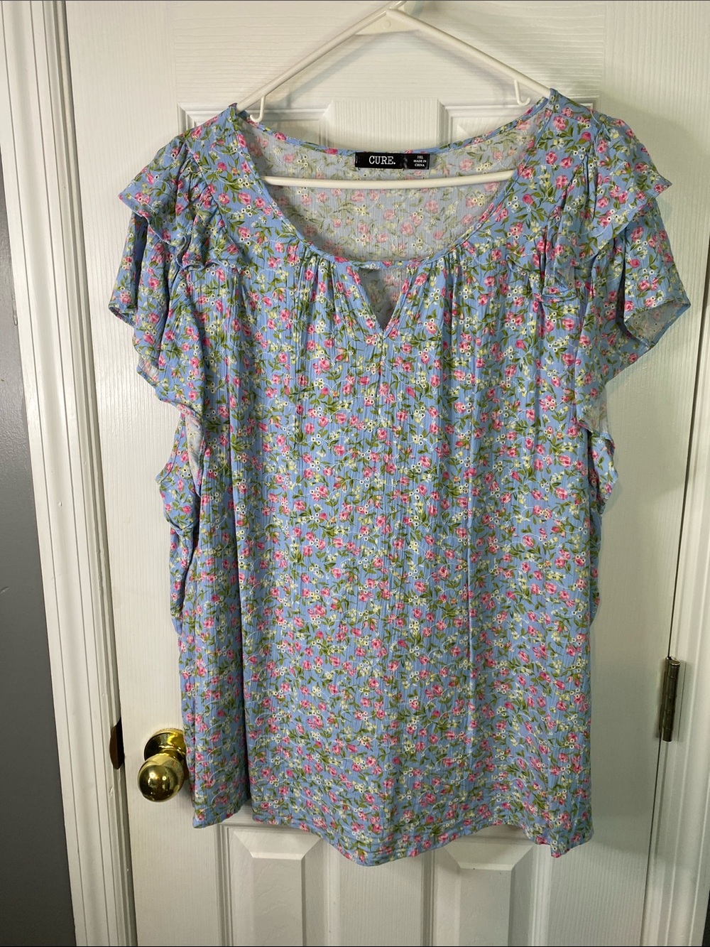 Cure Floral Ruffle Sleeve Blouse in Light Blue Size  3X.